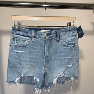 Abercrombie The 4” Mom Short High Rise size 27/4